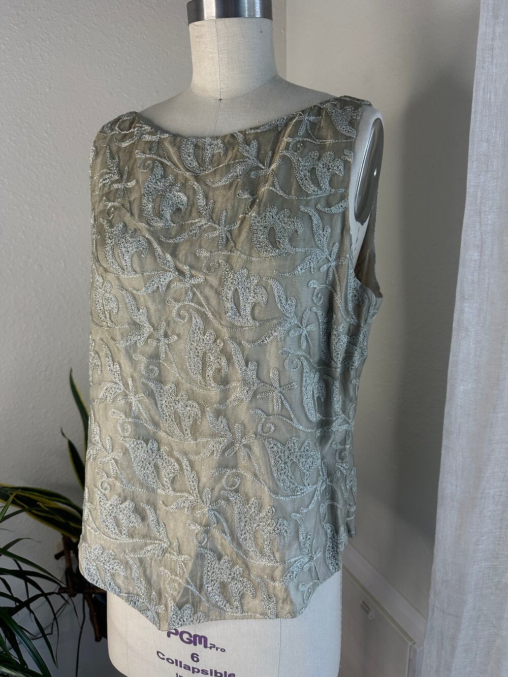 Dana Buchman Women's Large Blouse Champagne Silk Blend Sleeveless Vintage